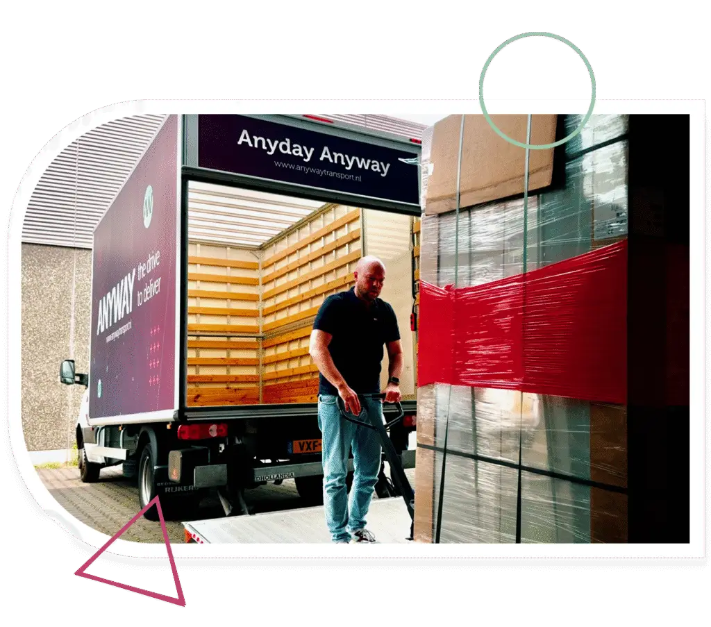 Pallet wordt geladen voor transport